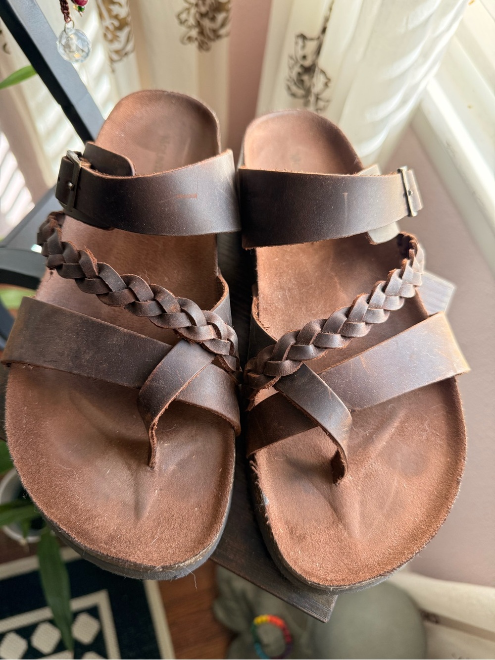 Women’s Mountain Sol Brown Leather Braided Strap Sandals, size 9